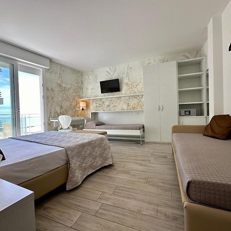 Hotel Nizza Frontemare Lido di Jesolo Esterno foto