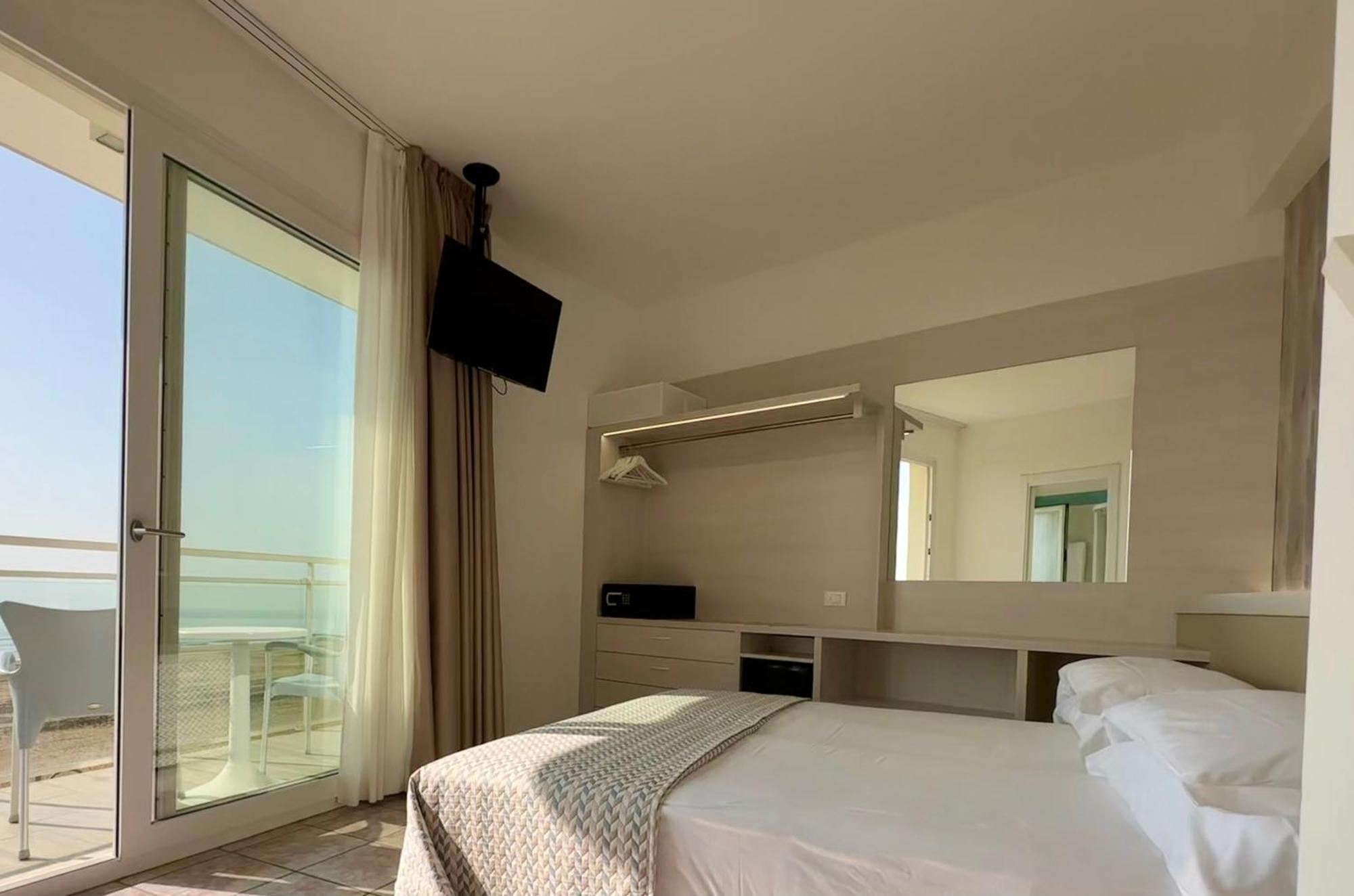 Hotel Nizza Frontemare Lido di Jesolo Esterno foto