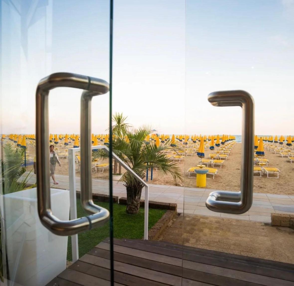 Hotel Nizza Frontemare Lido di Jesolo Esterno foto
