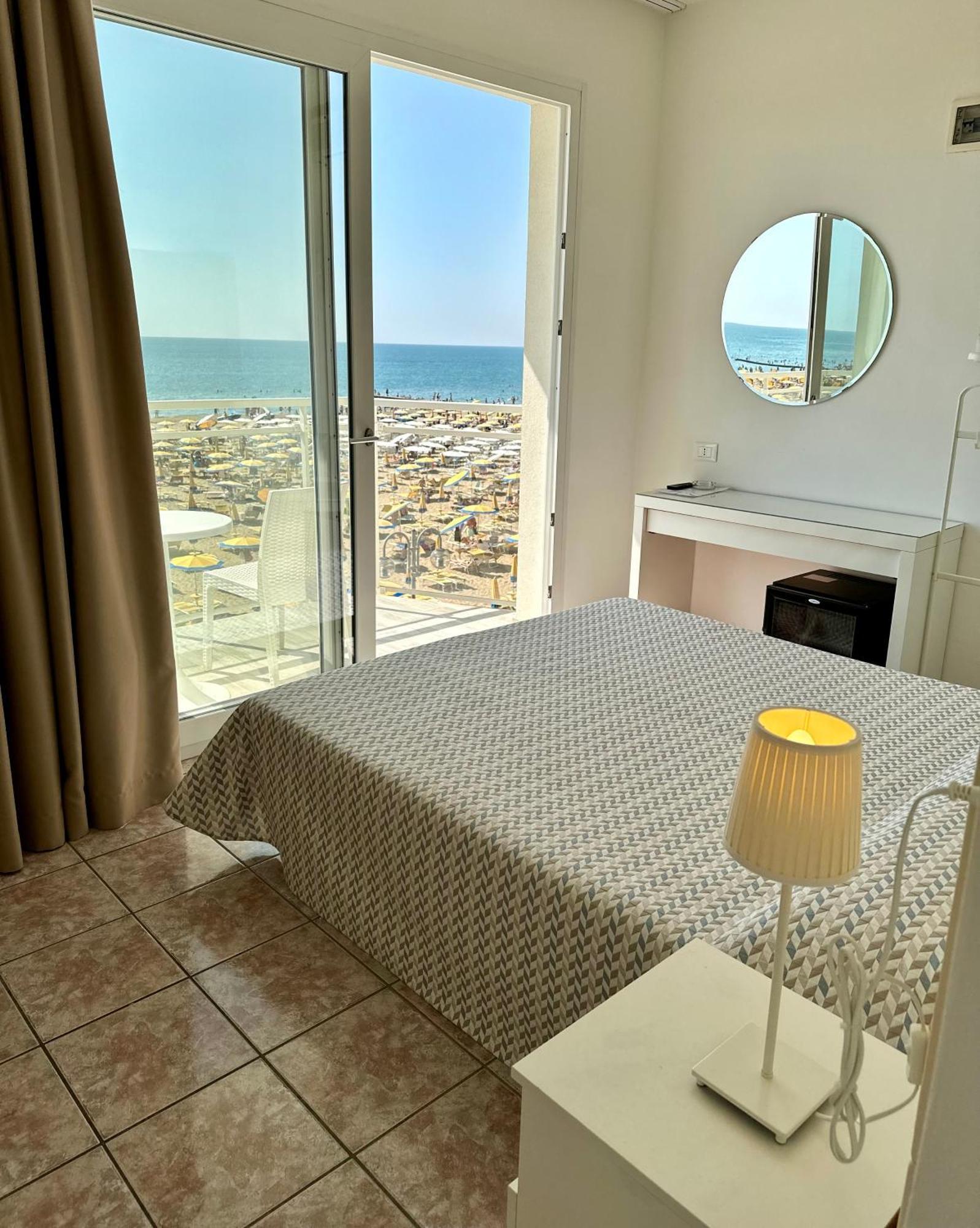 Hotel Nizza Frontemare Lido di Jesolo Esterno foto