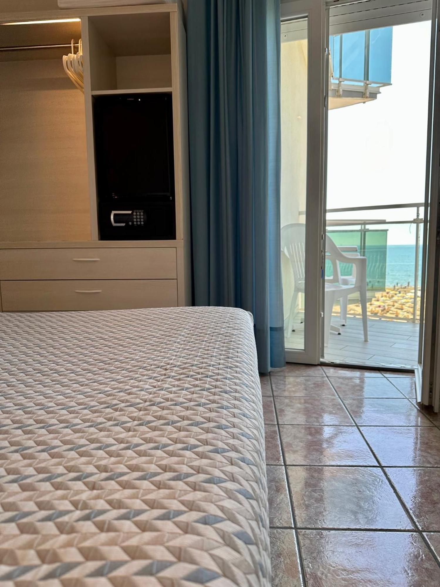 Hotel Nizza Frontemare Lido di Jesolo Esterno foto