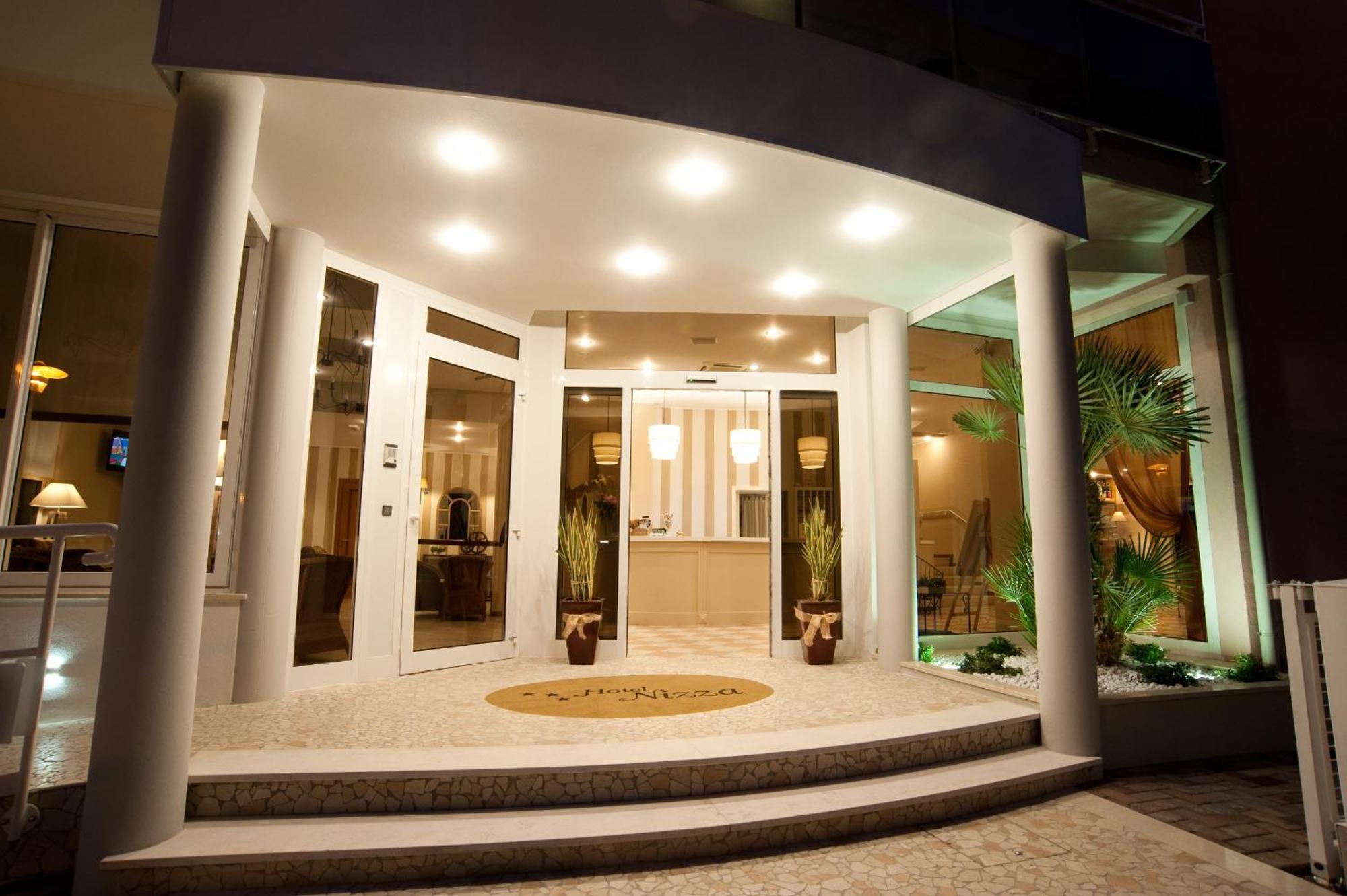 Hotel Nizza Frontemare Lido di Jesolo Esterno foto