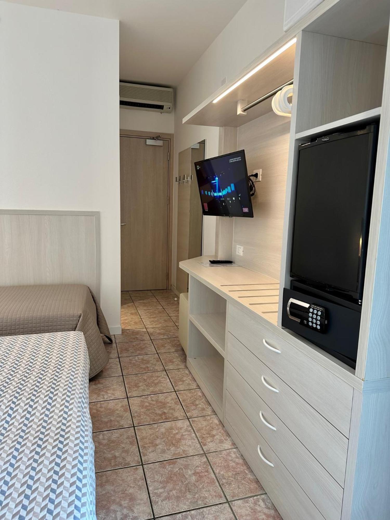 Hotel Nizza Frontemare Lido di Jesolo Esterno foto