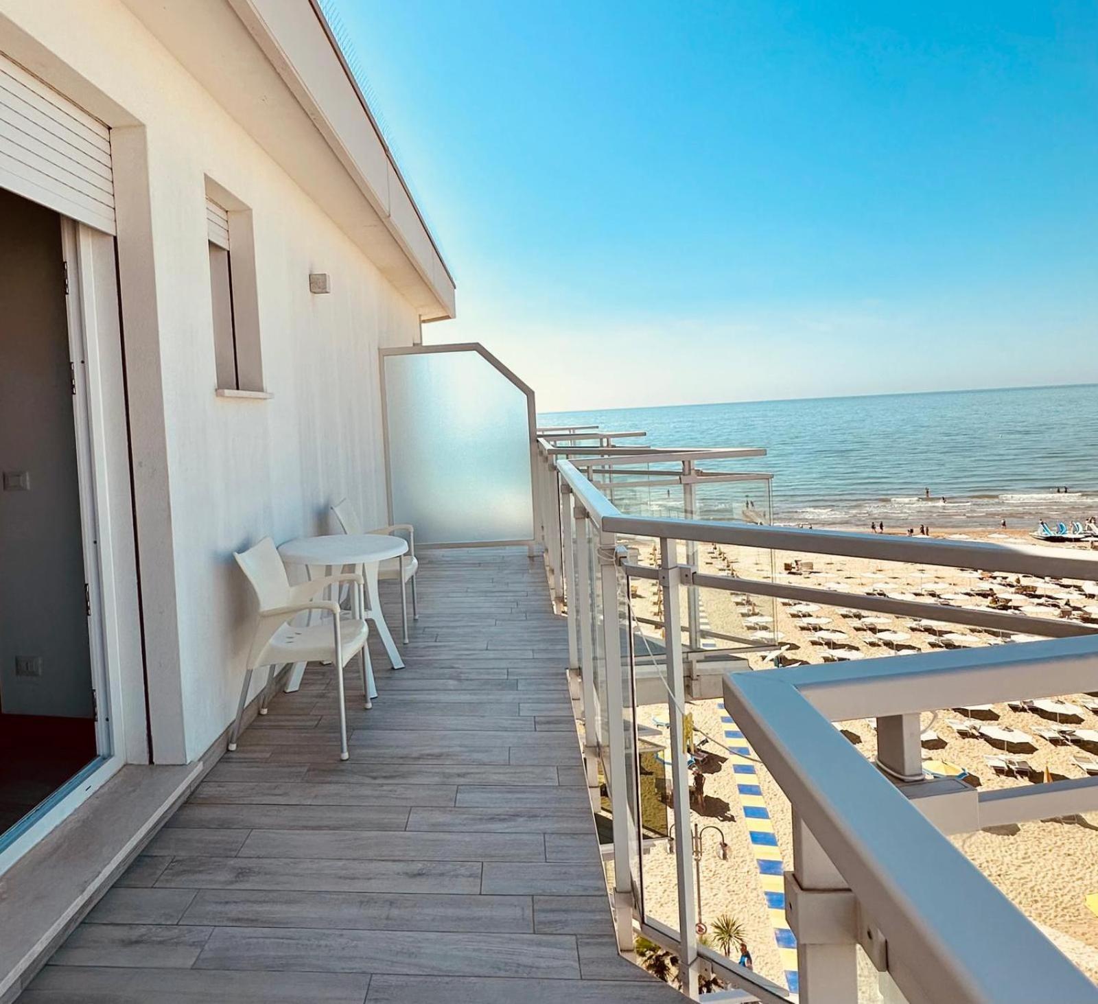 Hotel Nizza Frontemare Lido di Jesolo Esterno foto