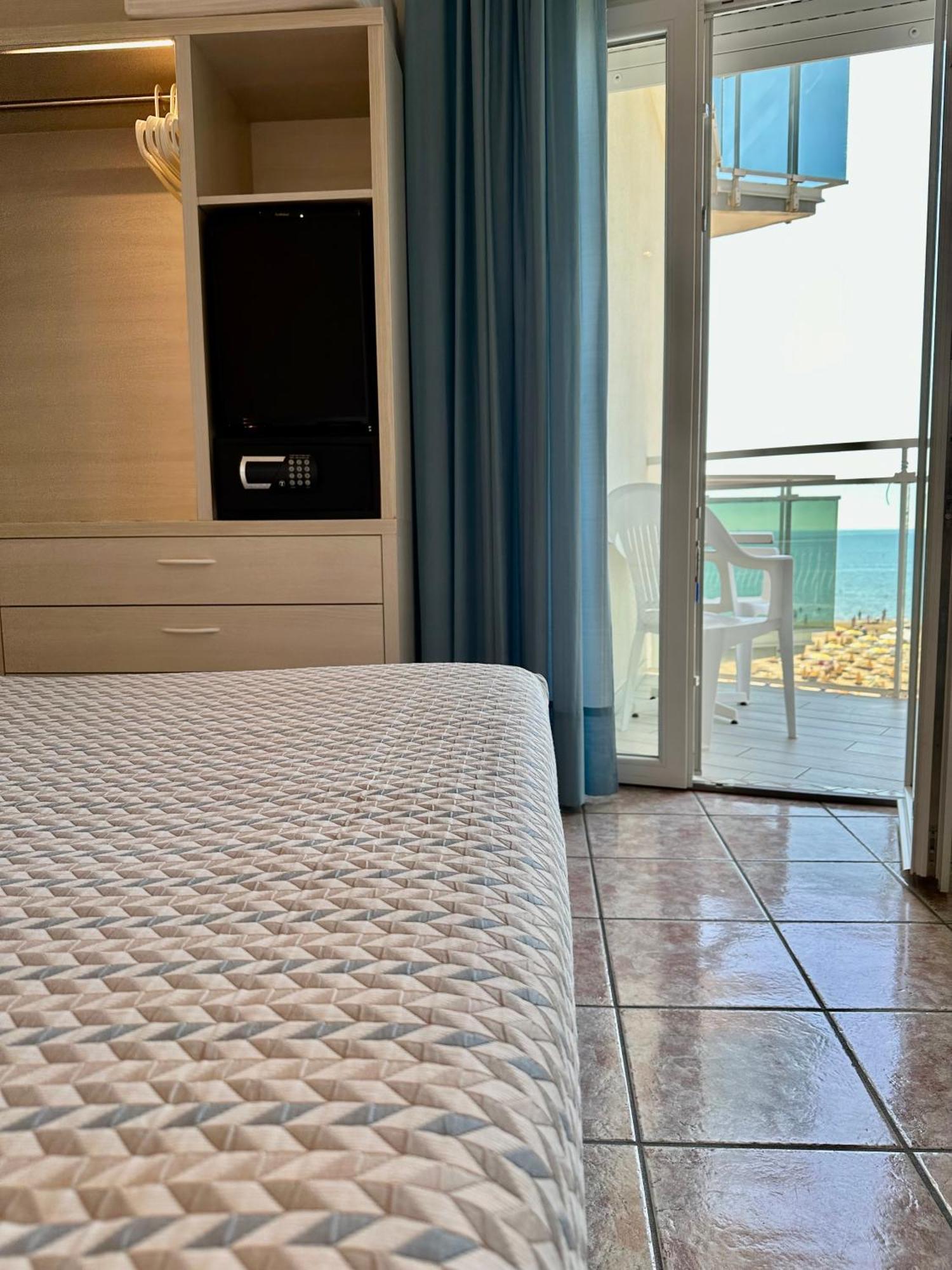 Hotel Nizza Frontemare Lido di Jesolo Esterno foto
