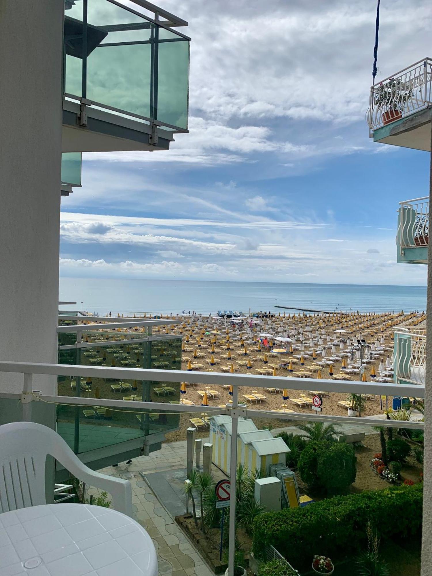 Hotel Nizza Frontemare Lido di Jesolo Esterno foto