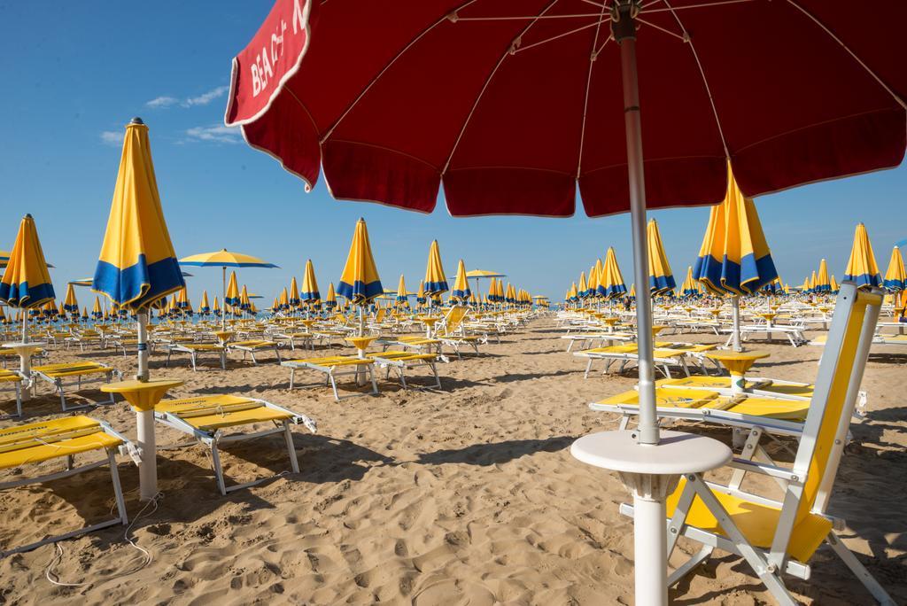 Hotel Nizza Frontemare Lido di Jesolo Esterno foto