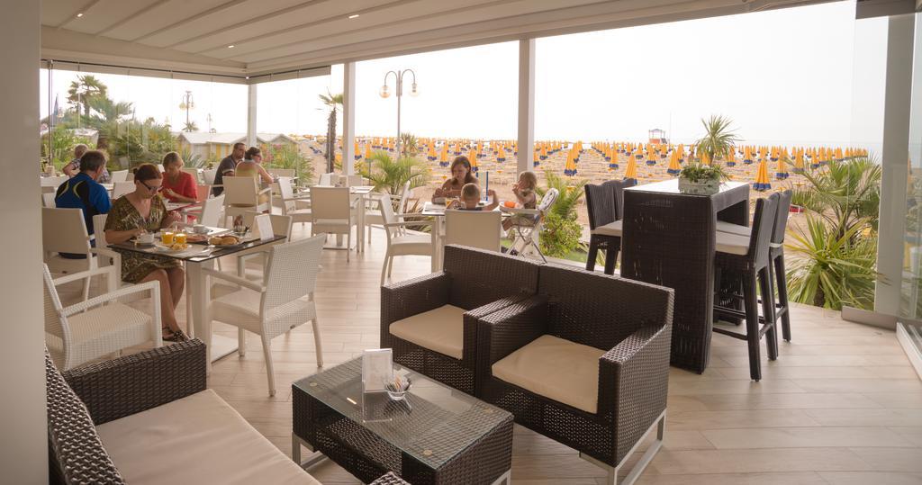 Hotel Nizza Frontemare Lido di Jesolo Esterno foto