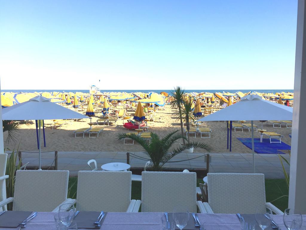 Hotel Nizza Frontemare Lido di Jesolo Esterno foto