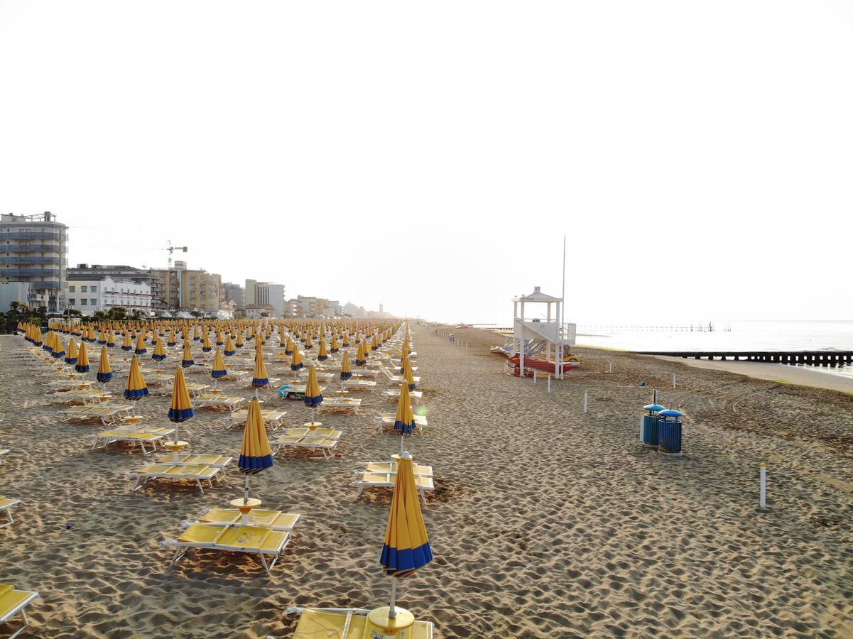 Hotel Nizza Frontemare Lido di Jesolo Esterno foto