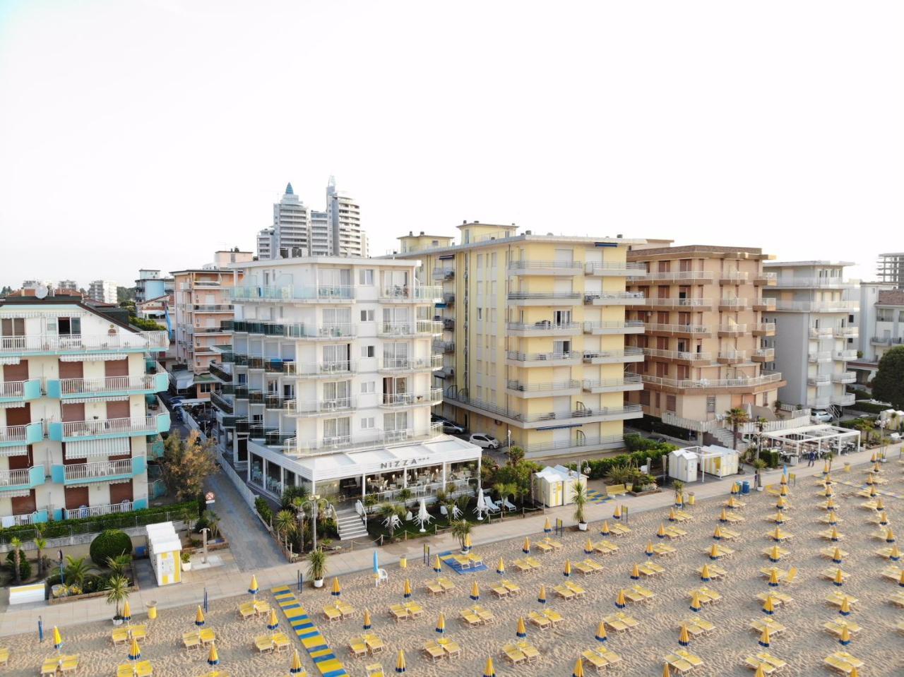 Hotel Nizza Frontemare Lido di Jesolo Esterno foto