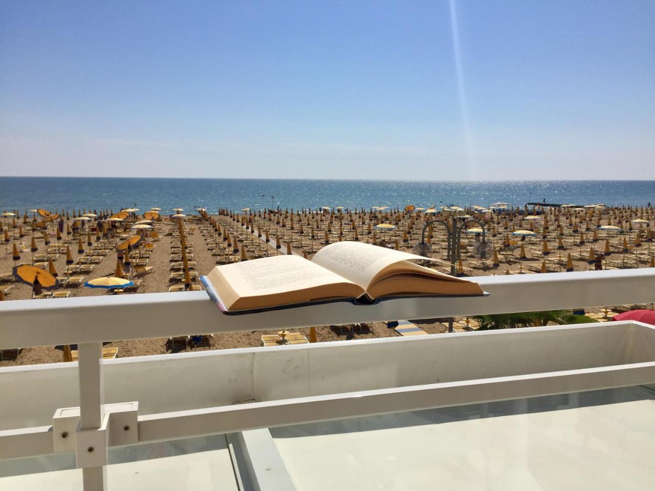 Hotel Nizza Frontemare Lido di Jesolo Esterno foto