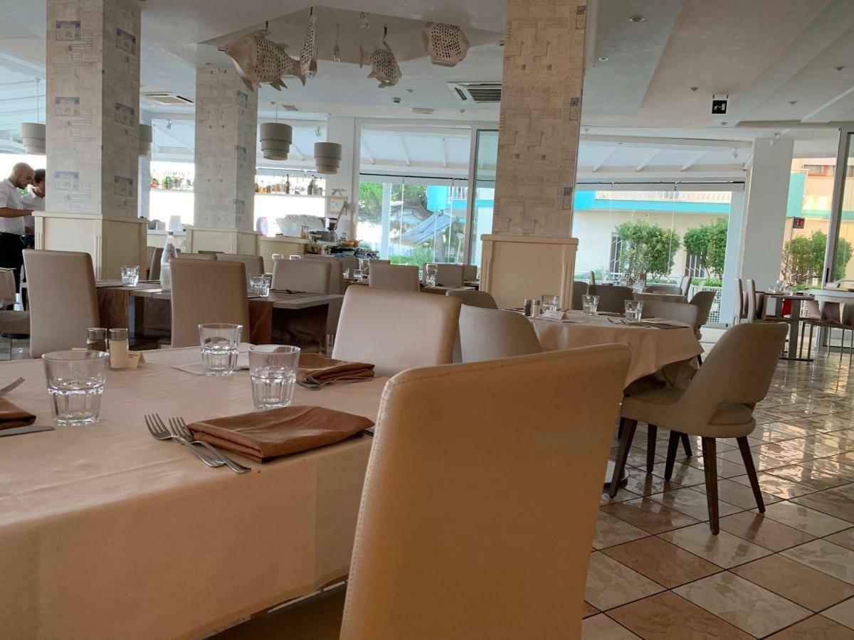 Hotel Nizza Frontemare Lido di Jesolo Esterno foto